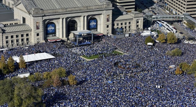 SD_Tribune_KC_RoyalsParade2015_900x493.jpeg